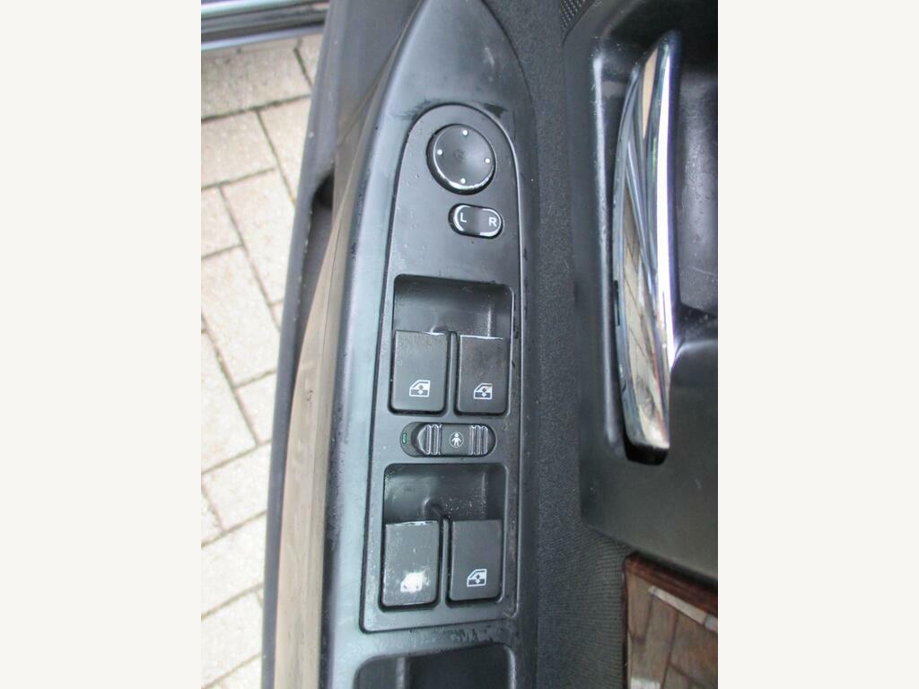 Vauxhall Omega 2.2L Cd 16V Gold #37