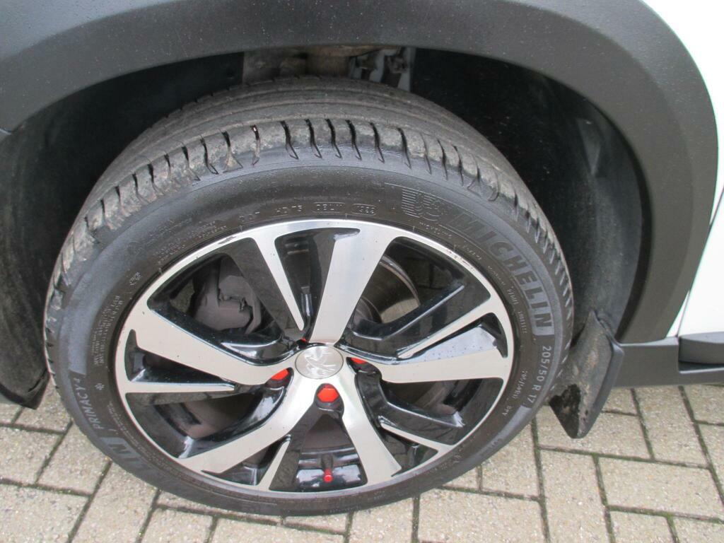 Peugeot 2008 1.2 Puretech Allure Premium Red #14