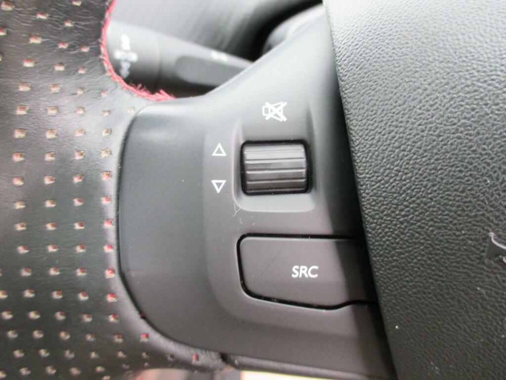 Peugeot 2008 1.2 Puretech Allure Premium Red #33
