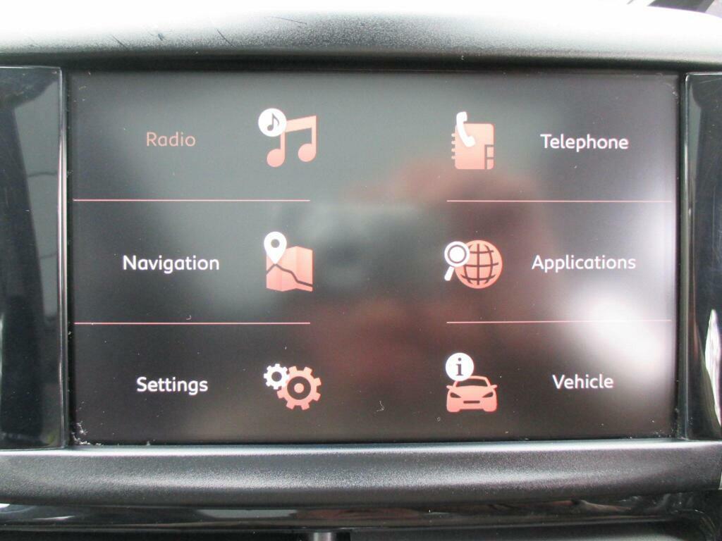 Peugeot 2008 1.2 Puretech Allure Premium Red #39