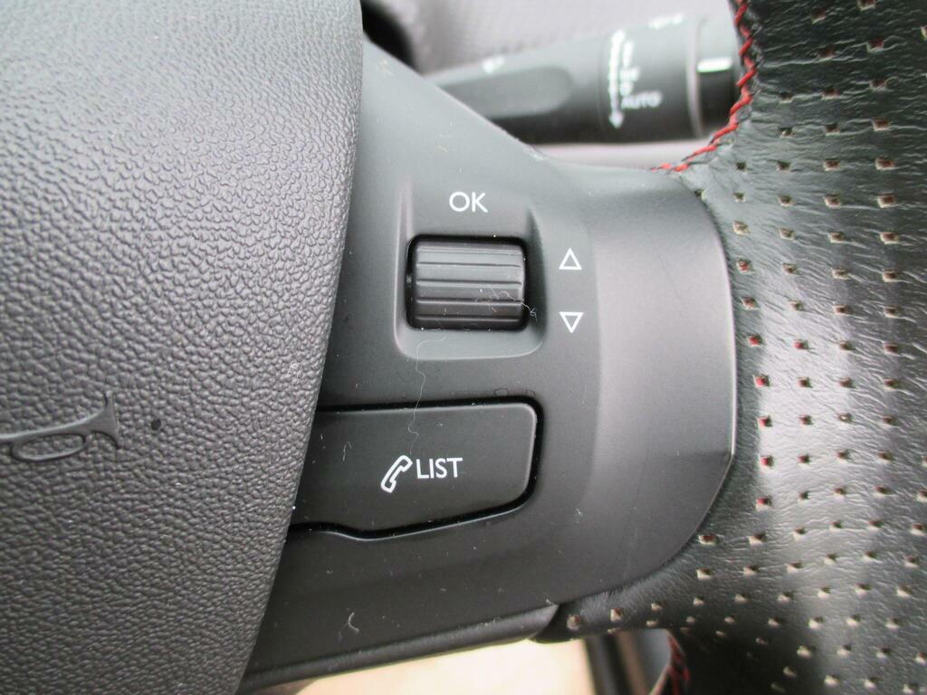 Peugeot 2008 1.2 Puretech Allure Premium Red #34