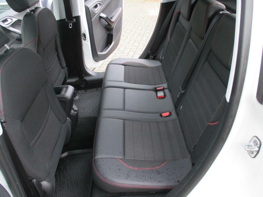 Peugeot 2008 1.2 Puretech Allure Premium Red #32