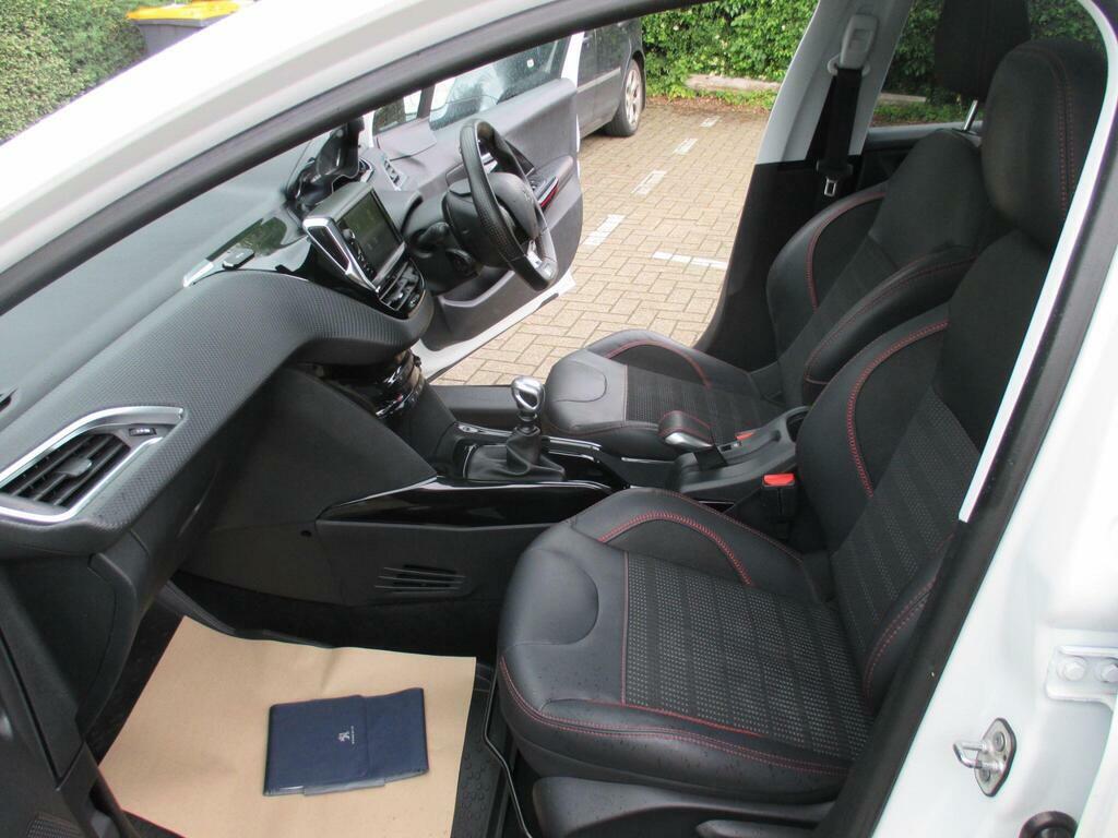 Peugeot 2008 1.2 Puretech Allure Premium Red #27