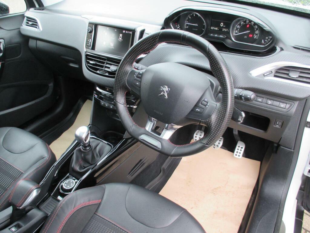 Peugeot 2008 1.2 Puretech Allure Premium Red #18