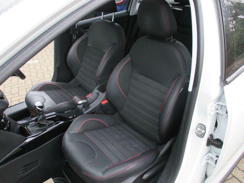 Peugeot 2008 1.2 Puretech Allure Premium Red #26