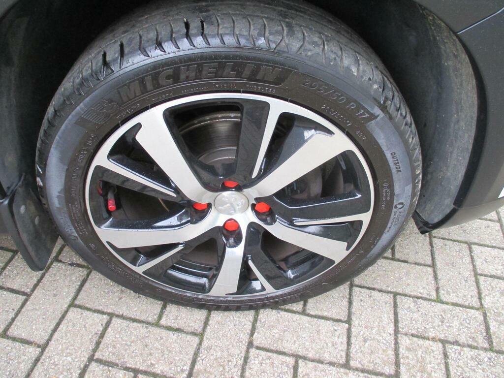 Peugeot 2008 1.2 Puretech Allure Premium Red #11