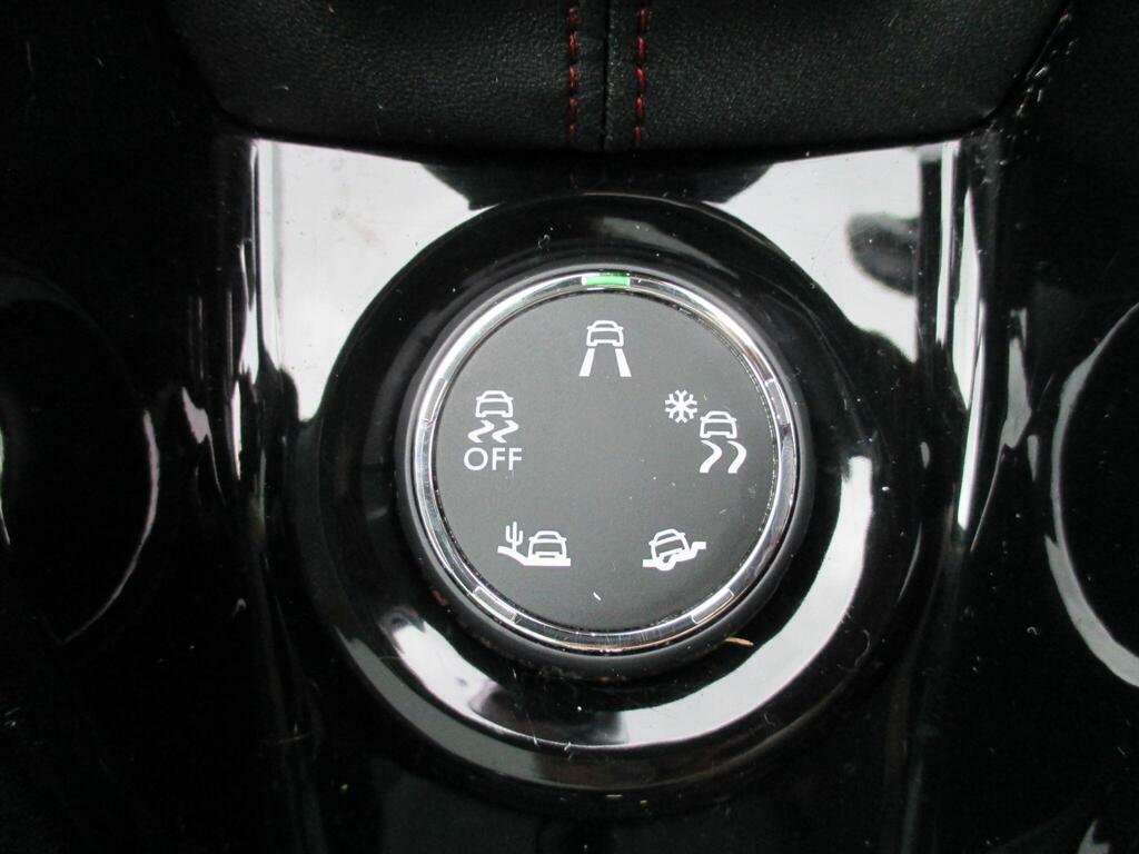 Peugeot 2008 1.2 Puretech Allure Premium Red #41