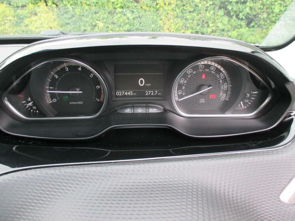 Peugeot 2008 1.2 Puretech Allure Premium Red #20