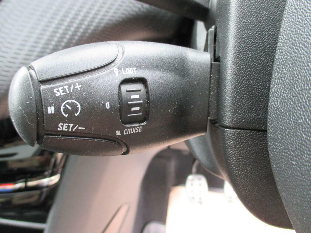 Peugeot 2008 1.2 Puretech Allure Premium Red #37