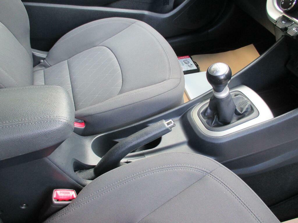 Kia RIO 1.1 Crdi Ecodynamics Se Hatchback Manua Red #21