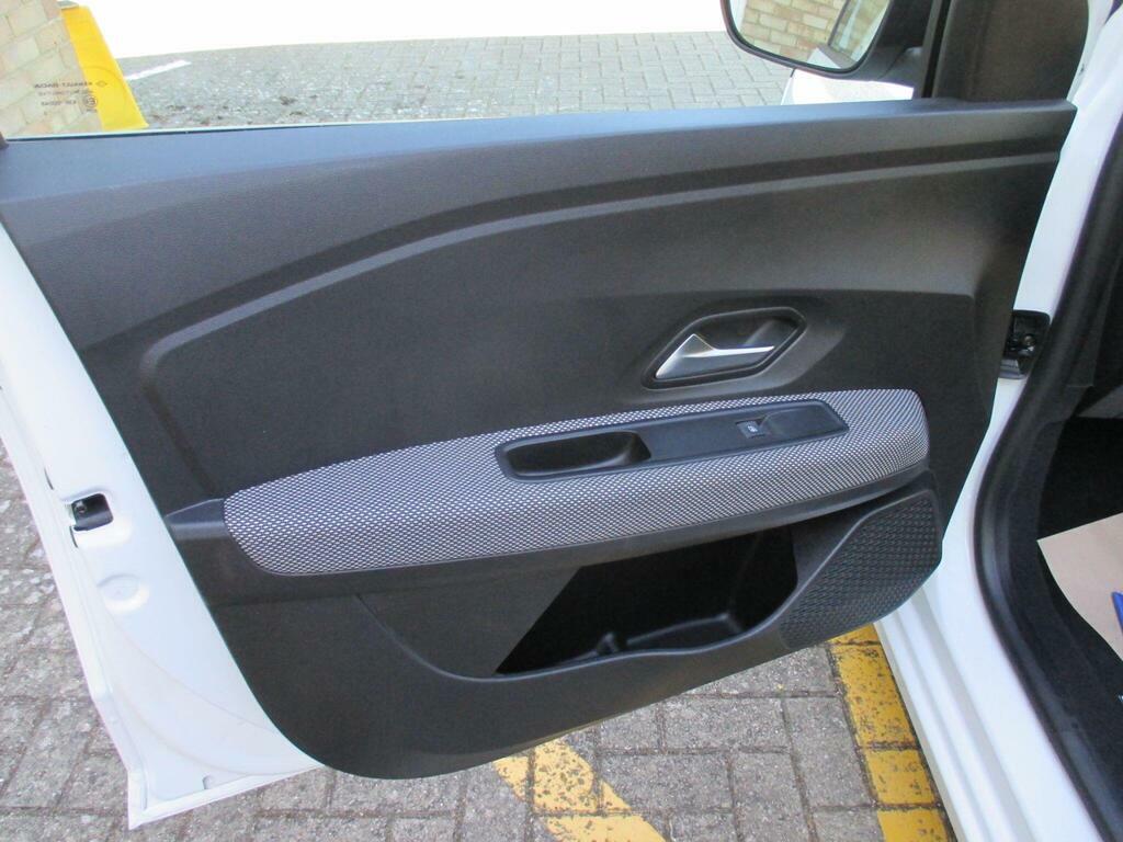 Dacia Sandero Sandero Essential Sce Black #46