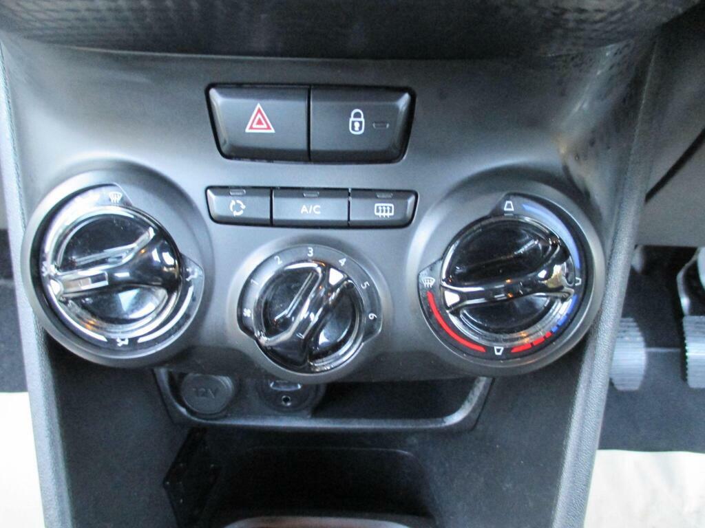 Peugeot 208 Active Orange #18