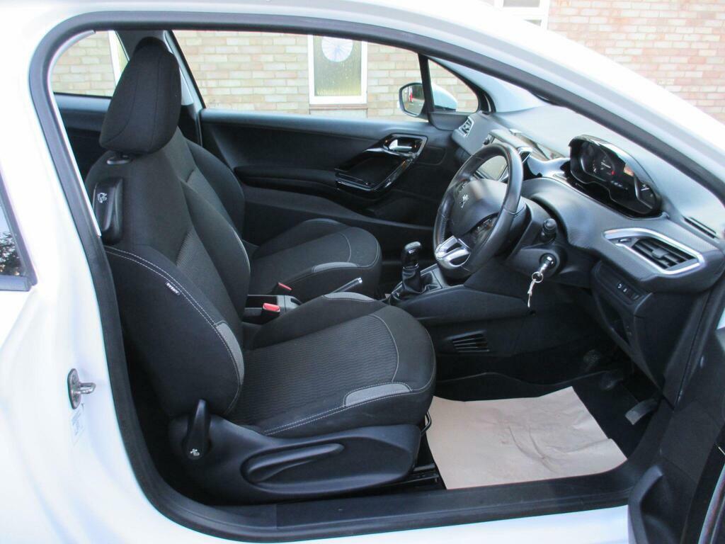 Peugeot 208 Active Orange #21