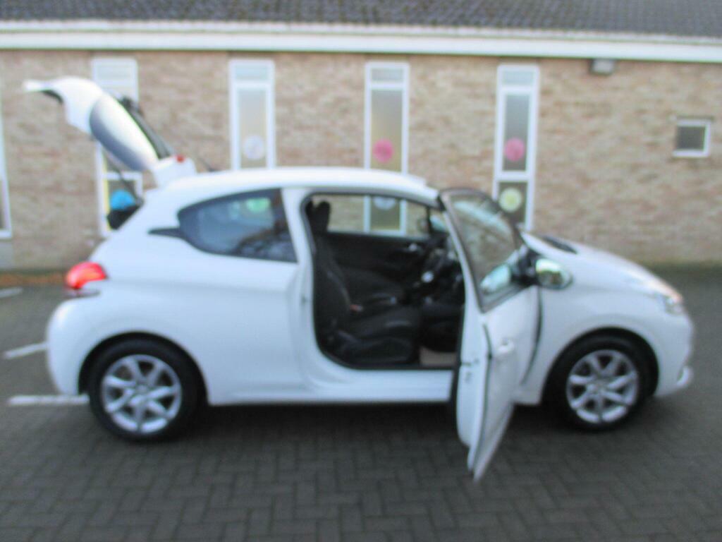 Peugeot 208 Active Orange #9