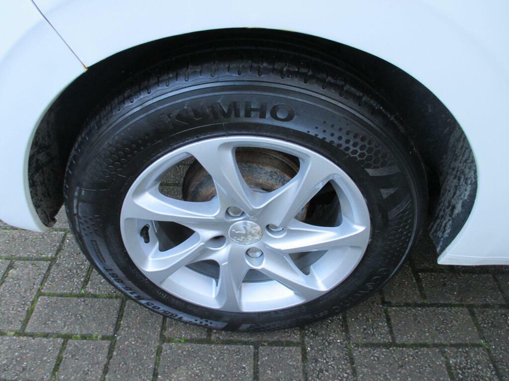 Peugeot 208 Active Orange #10