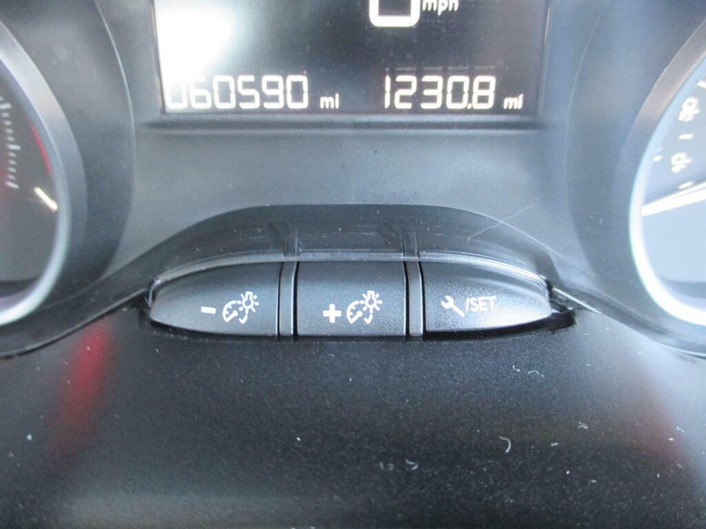 Peugeot 208 Active Orange #32