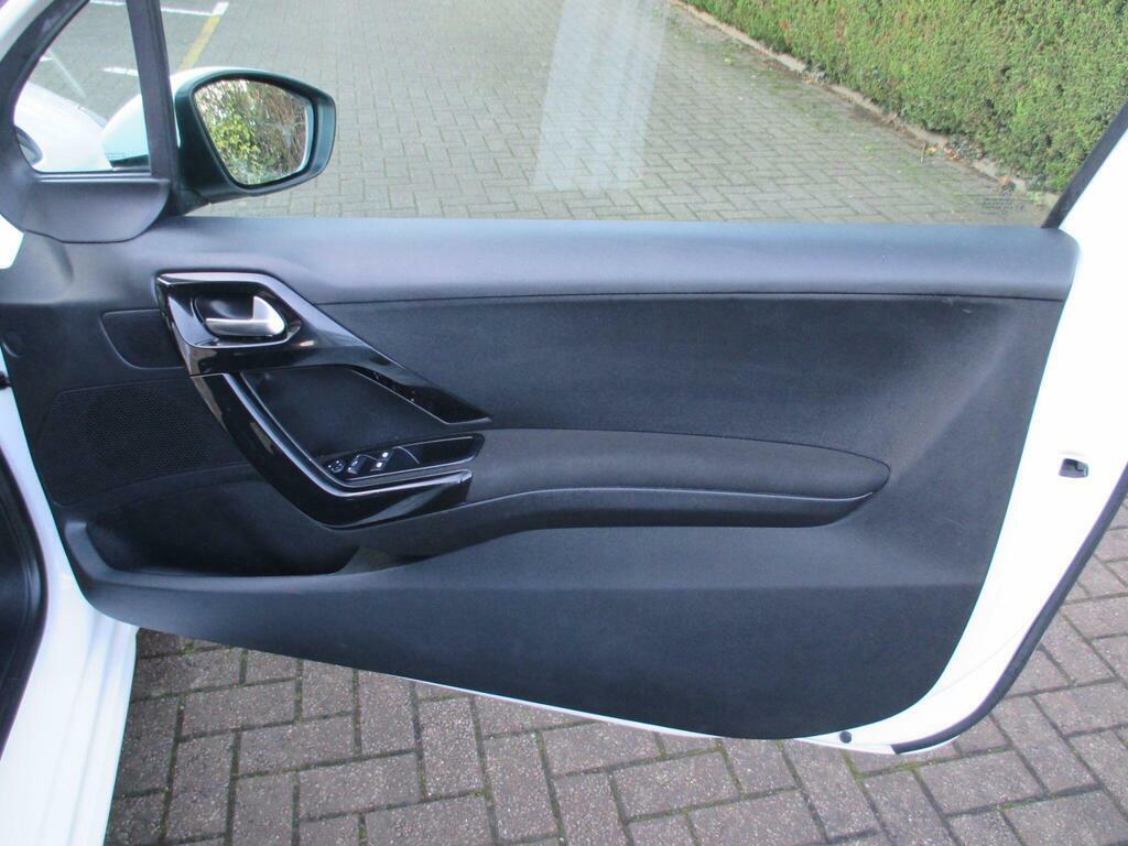 Peugeot 208 Active Orange #37