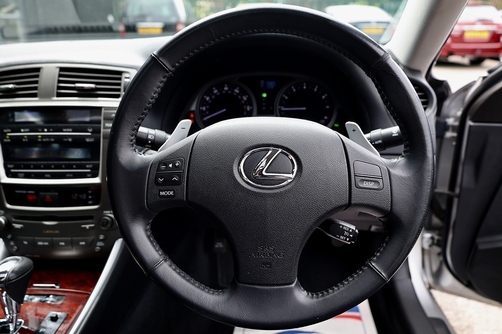 Lexus IS 300H #19
