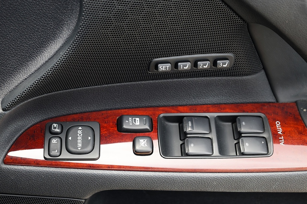 Lexus IS 300H #15