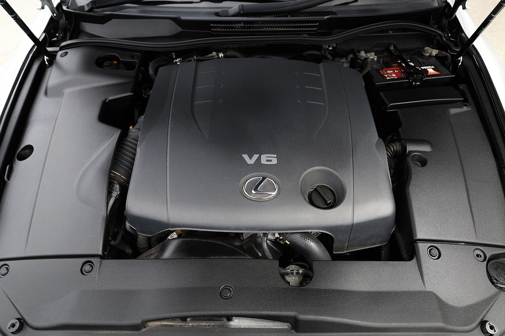 Lexus IS 300H #16