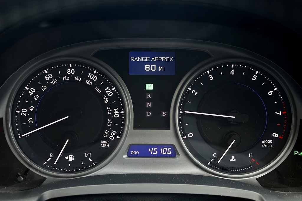 Lexus IS 300H #23