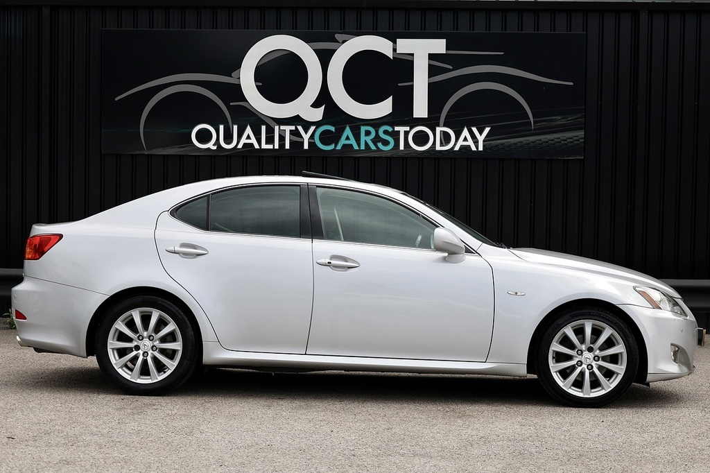 Lexus IS 300H #8