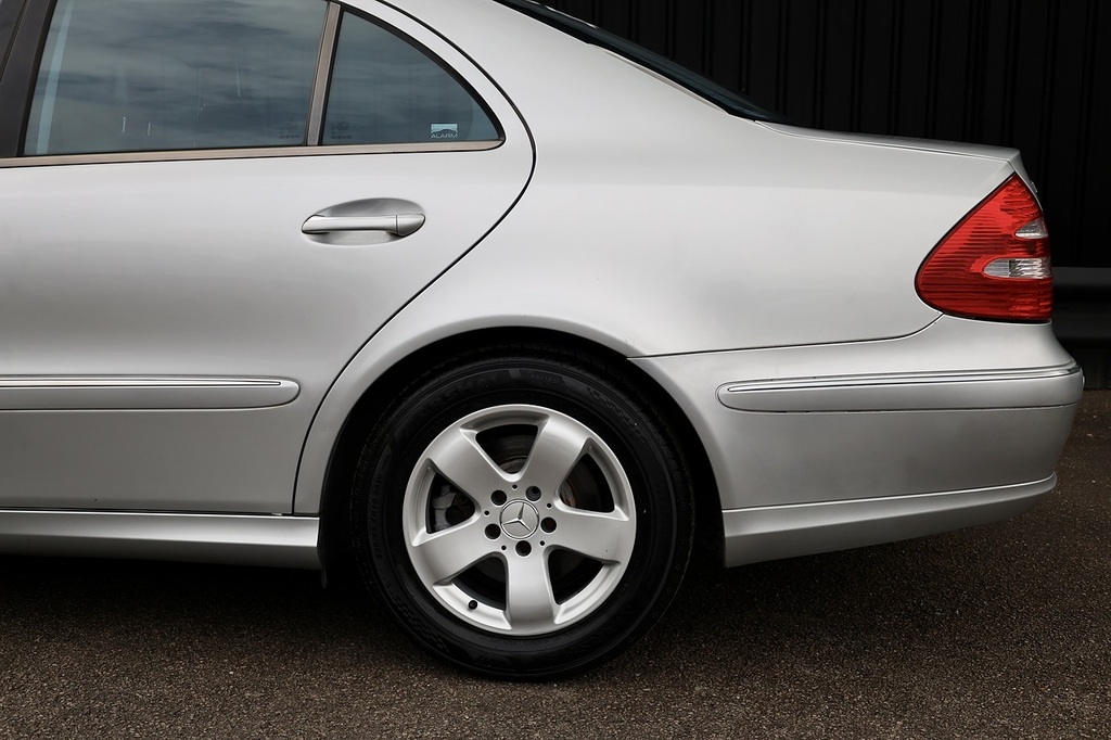 Mercedes-Benz E Class 6.2 E63 Amg G-tronic Black #32
