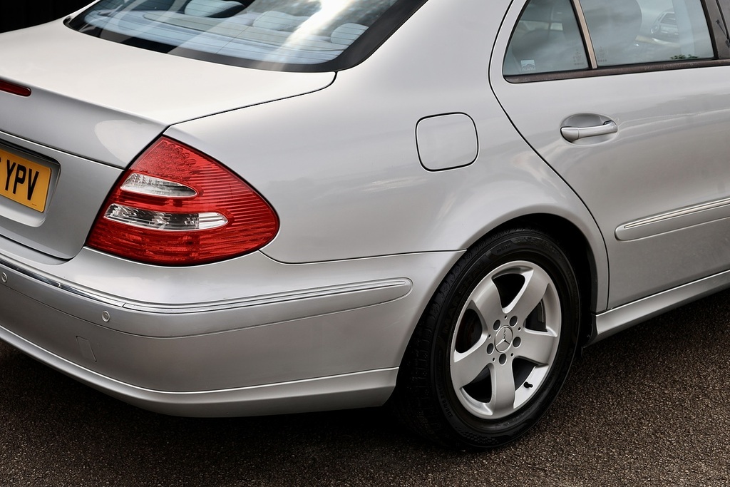 Mercedes-Benz E Class 6.2 E63 Amg G-tronic Black #22