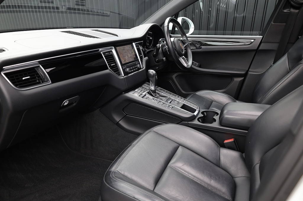 Porsche Macan Macan White #3