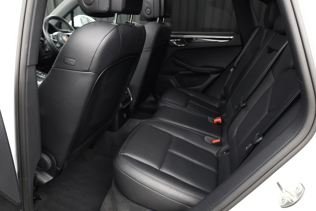Porsche Macan D S Pdk 5-Door Grey #31