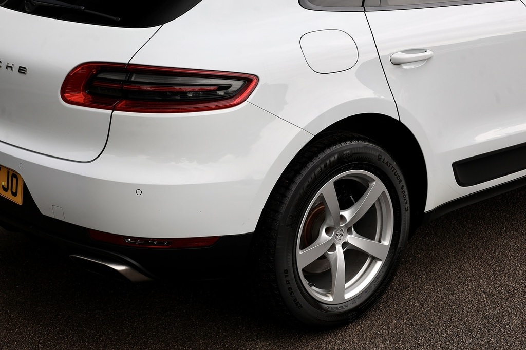 Porsche Macan D S Pdk 5-Door Grey #20