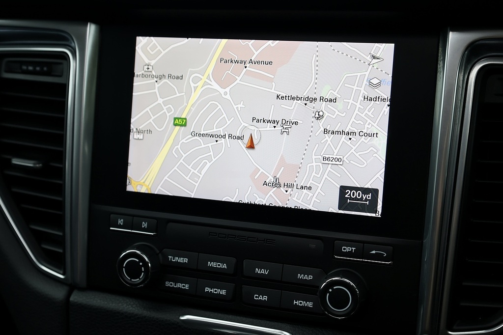 Porsche Macan D S Pdk 5-Door Grey #16