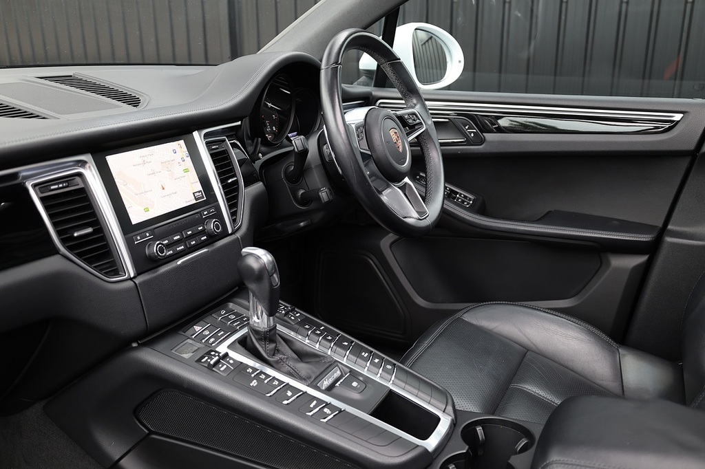 Porsche Macan D S Pdk 5-Door Grey #8