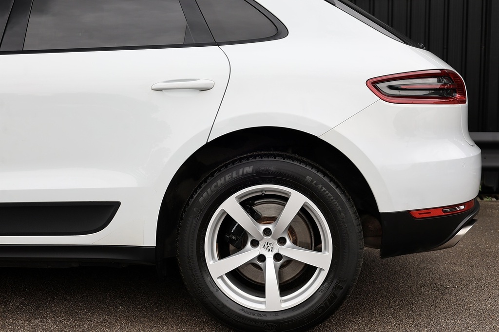 Porsche Macan D S Pdk 5-Door Grey #29