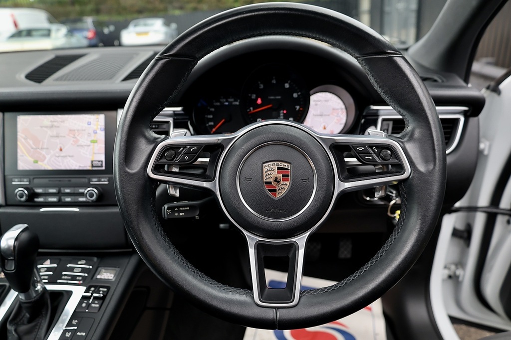 Porsche Macan D S Pdk 5-Door Grey #26
