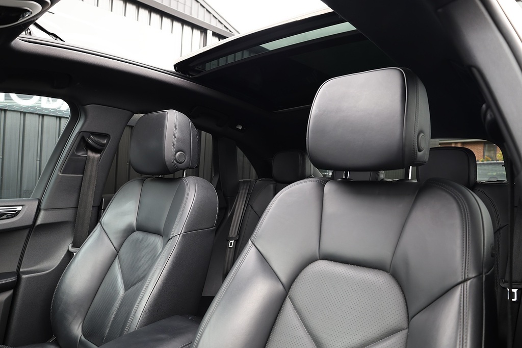 Porsche Macan D S Pdk 5-Door Grey #10