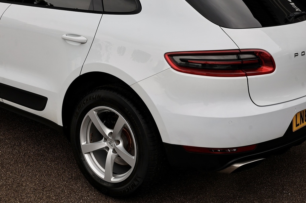 Porsche Macan D S Pdk 5-Door Grey #30