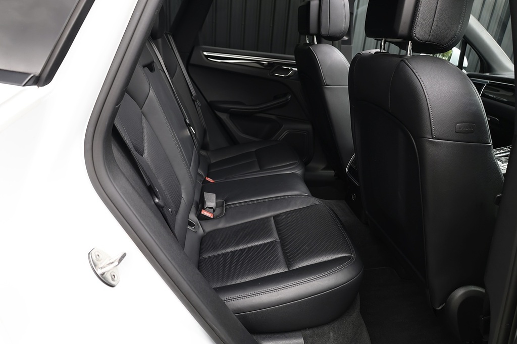 Porsche Macan D S Pdk 5-Door Grey #13