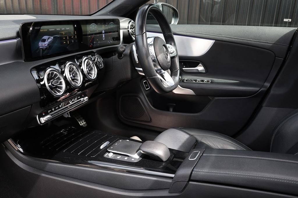 Mercedes-Benz CLA Class Cla200 Amg Line Red #7