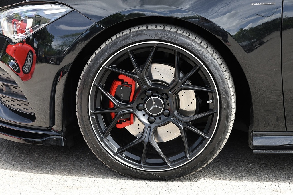 Mercedes-Benz CLA Class Cla200 Amg Line Red #34