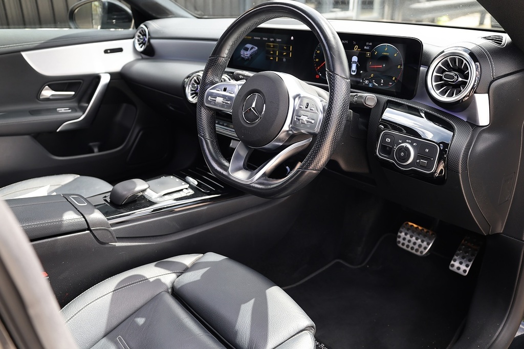 Mercedes-Benz CLA Class Cla200 Amg Line Red #24