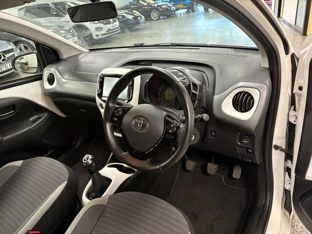 Toyota Aygo 1.0 Vvt-i X-trend Hatchback Euro White #2