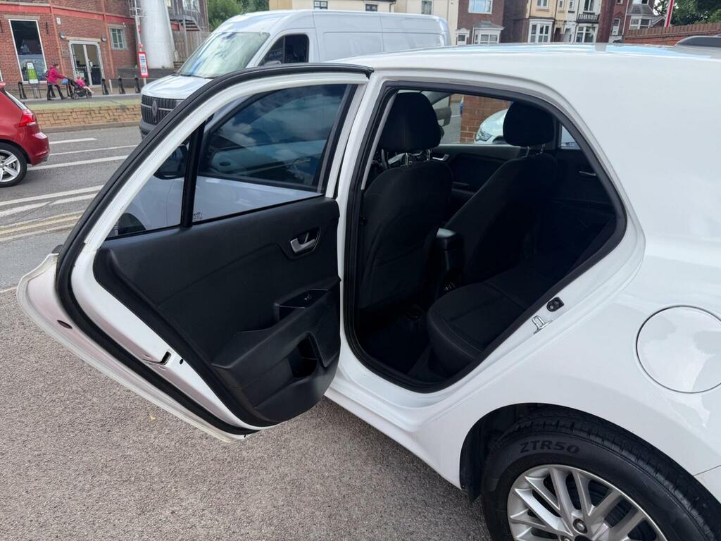 Kia RIO 1.4 Crdi 2 White #15