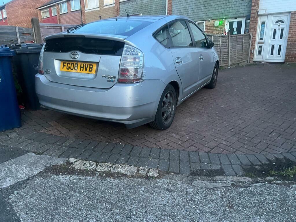 Toyota Prius 1.5 T Spirit Cvt Silver #3