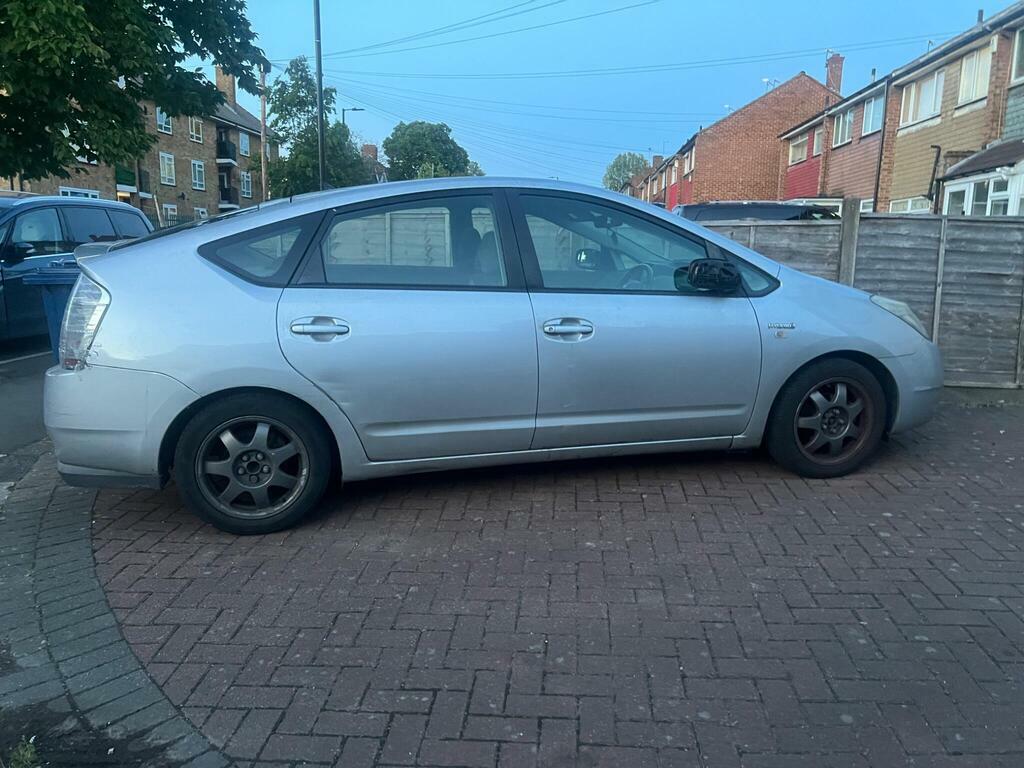 Toyota Prius 1.5 T Spirit Cvt Silver