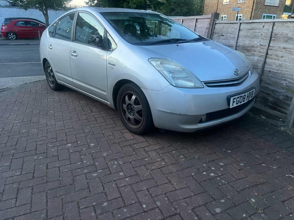 Toyota Prius 1.5 T Spirit Cvt Silver #2