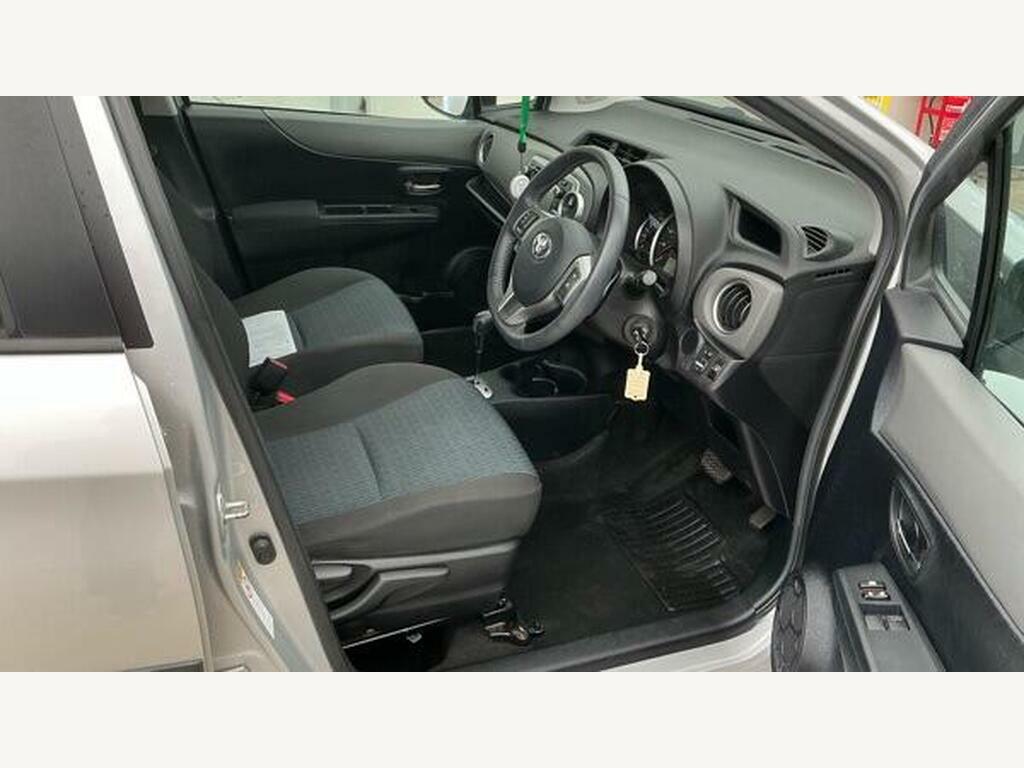 Toyota Yaris 1.3L Automatic, Silver #11