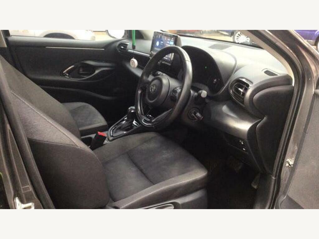 Toyota Yaris Icon Silver #3