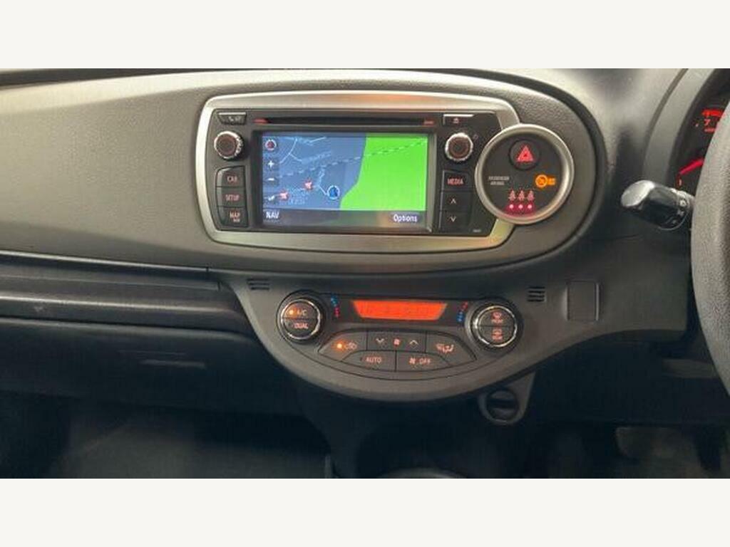 Toyota Yaris D-4d Icon Plus White #12
