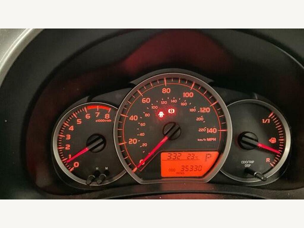 Toyota Yaris D-4d Icon Plus White #11